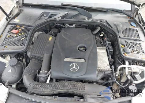 2015 Mercedes-Benz C 300 4Matic из США, поврежденный, VIN 55SWF4KB6FU023774